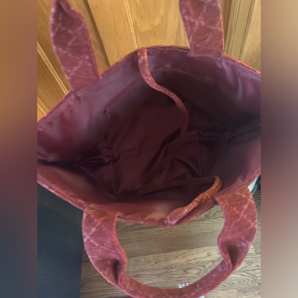 Jim Thompson handbag - red fabric with tie closure. Amazing condition! - Picture 3 of 4